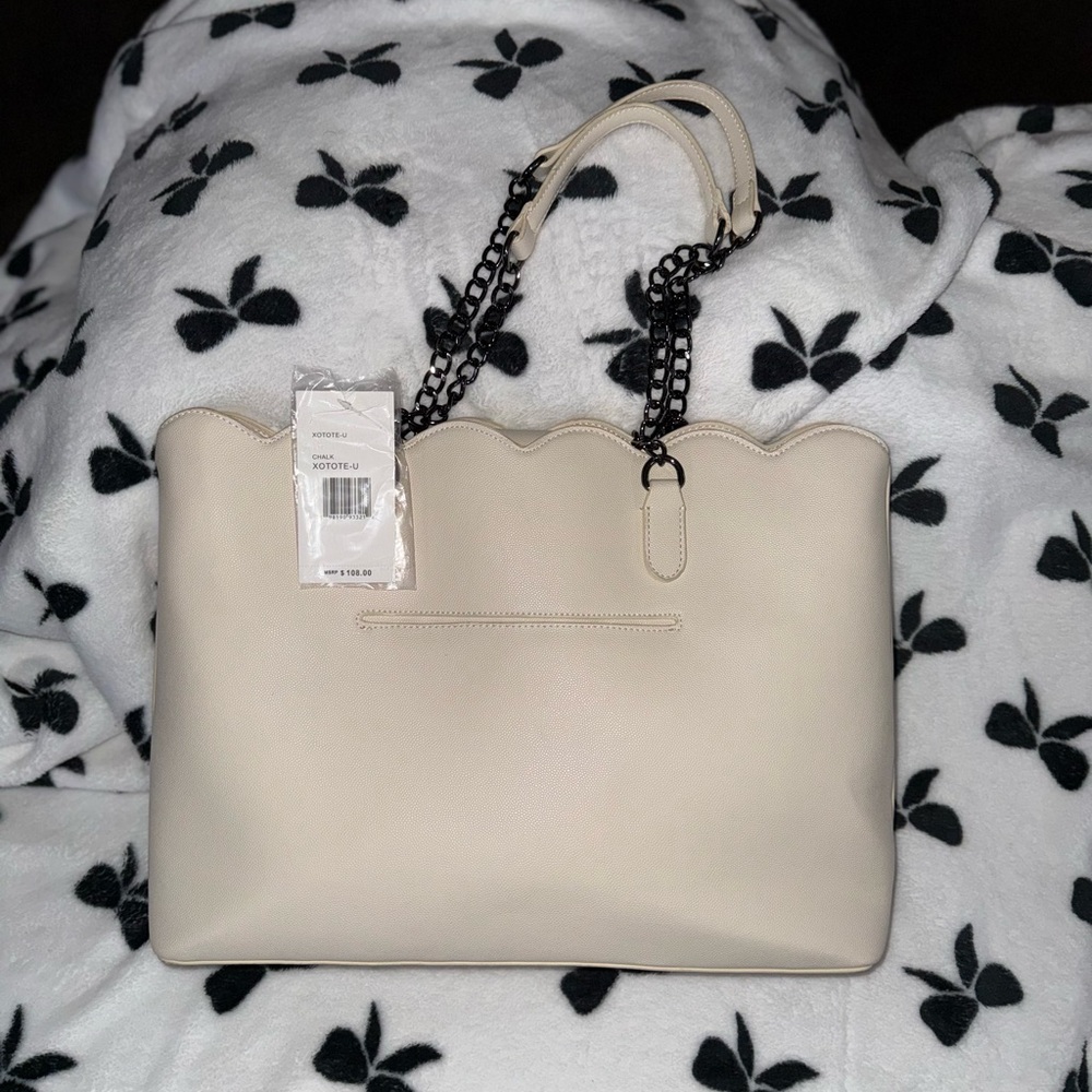 Betsey Johnson XO Tote Chalk Cream Shoulder Bag w/ Removable Heart Pouch - Picture 4 of 9